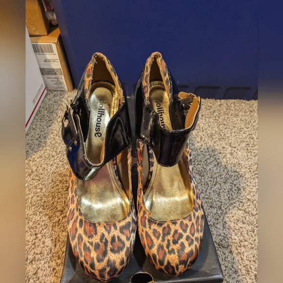 Black Leopard Print Heels Size 8 1/2 - Picture 2 of 3